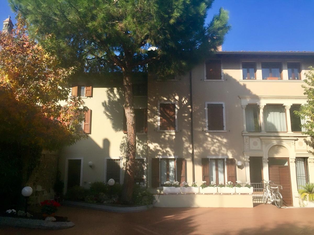 Marie Rose Luxury B&B & Apartment Ντεζεντσάνο ντελ Γκάρντα Εξωτερικό φωτογραφία